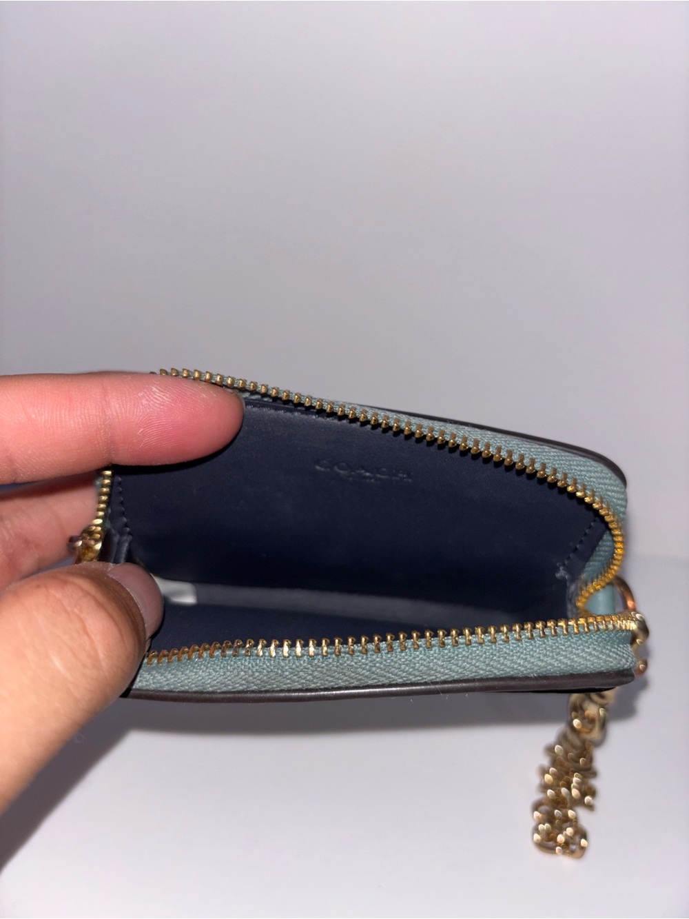 COACH Zip Card Case ID Wallet Refined Pebble Leather Soft Green/Gold - Picture 4 of 4